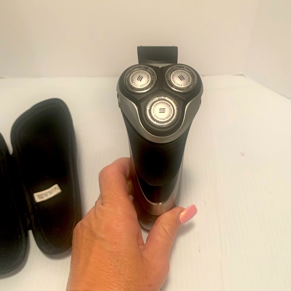 Phillips Norelco Aquatec AT880 Electric Razor w/ Case: Works 100% NO CHARGER!